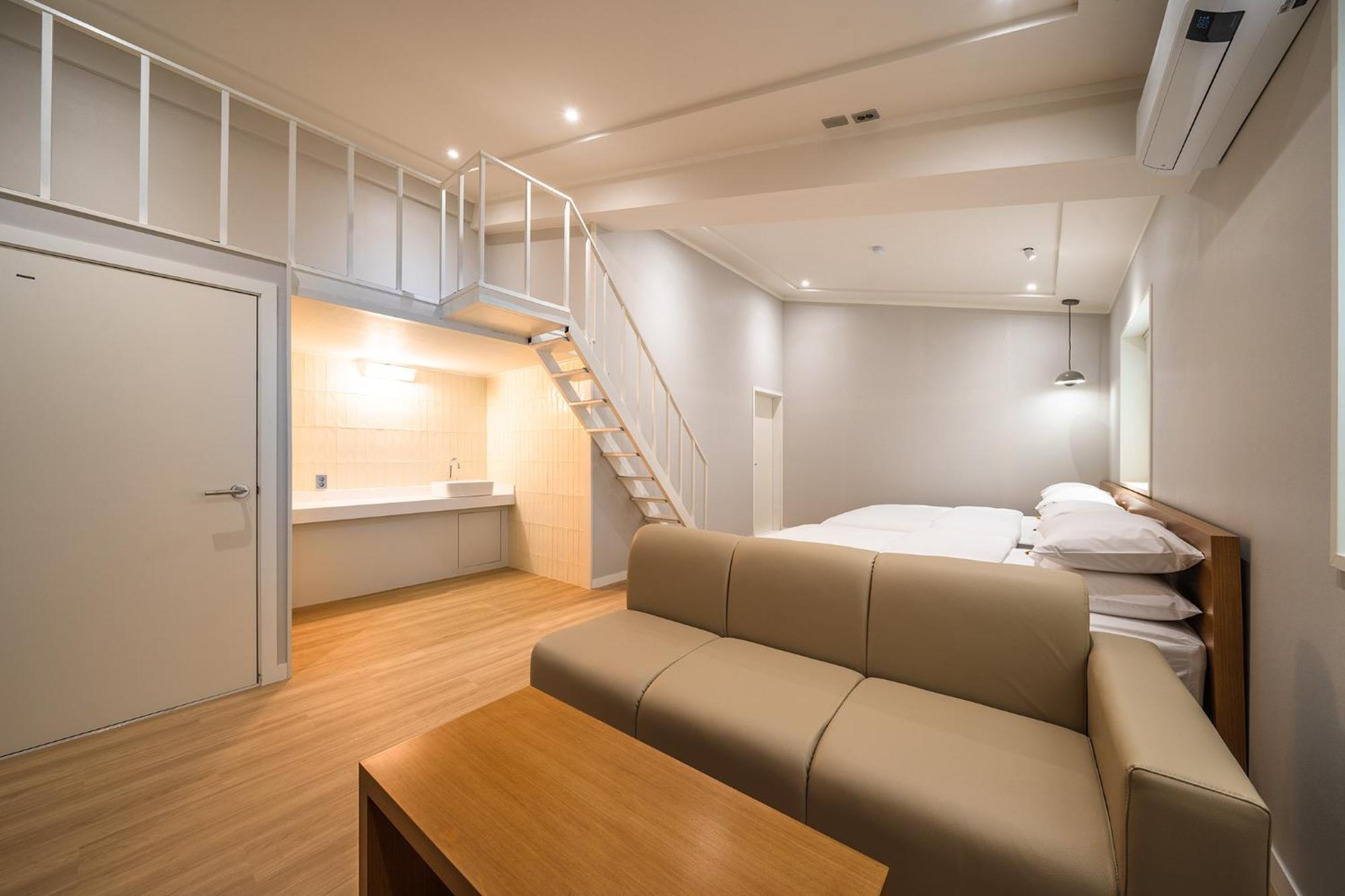 Mono Hotel Suwon Exterior foto