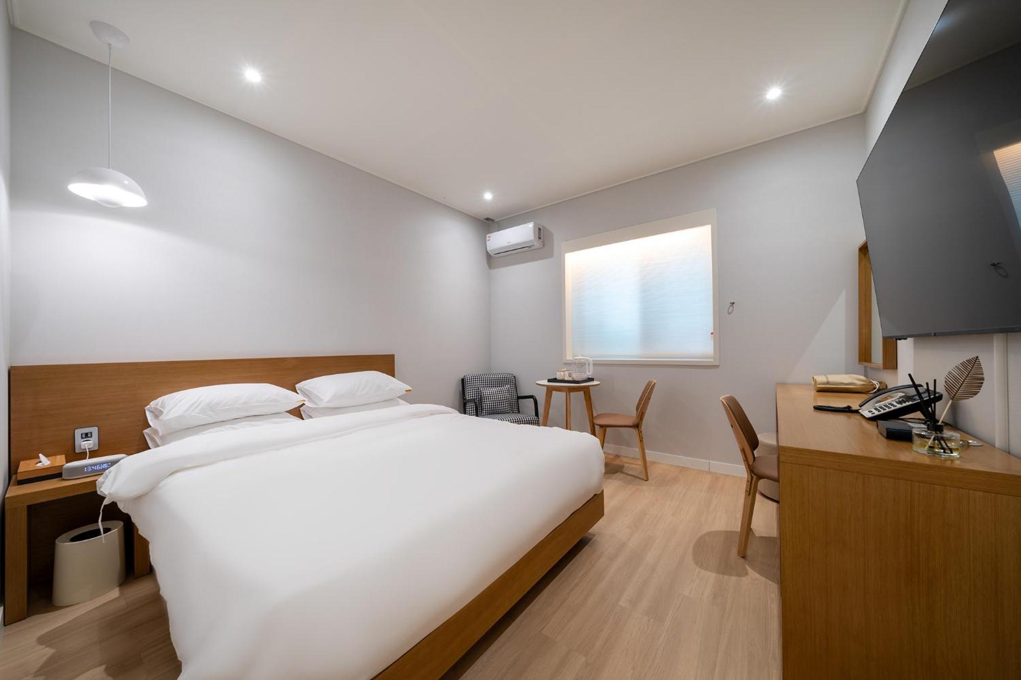 Mono Hotel Suwon Exterior foto